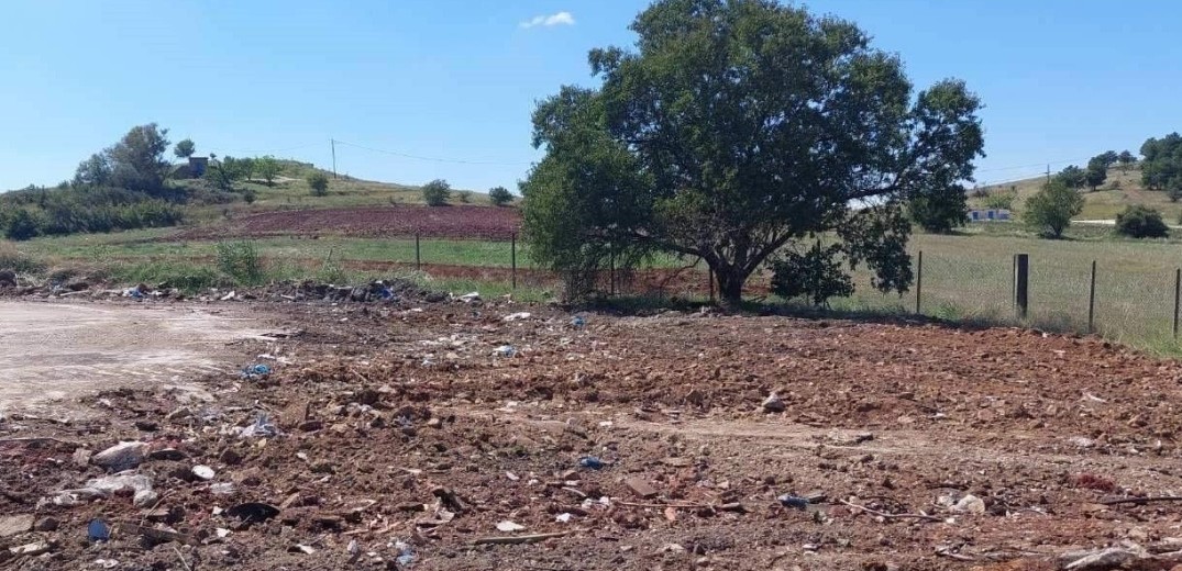 Ωραιόκαστρο: Οι παράνομες χωματερές, η δημοτική περιουσία και ο «πόλεμος» των αναρτήσεων