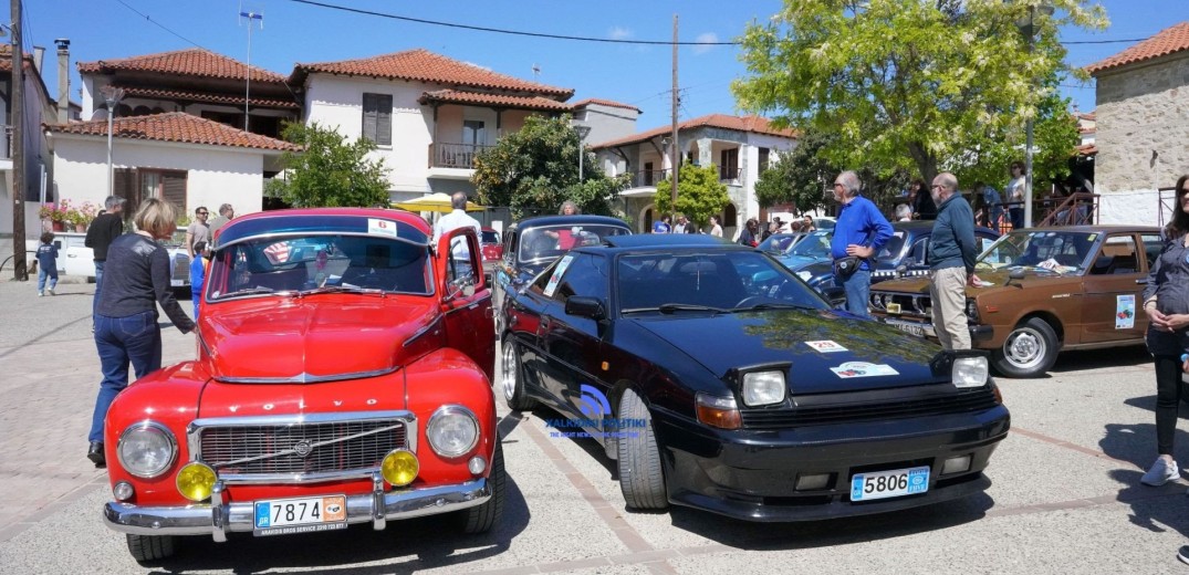 Χαλκιδική: Τον γύρο της Σιθωνίας έκαναν 36 οχήματα αντίκες (βίντεο, φωτ.)