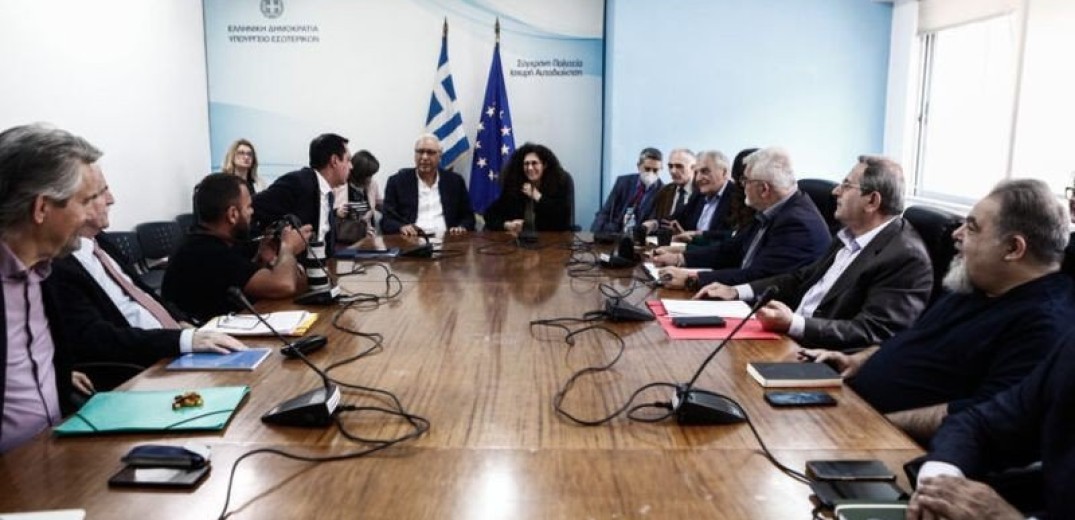 Αύριο η απόφαση για τυχόν αναβολή του ντιμπέιτ λόγω του τριήμερου πένθους