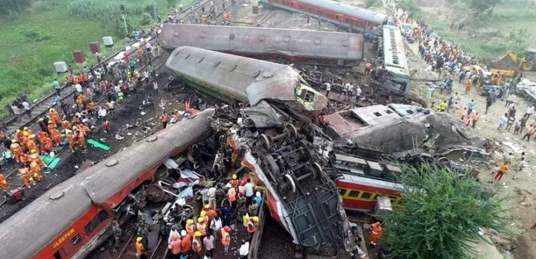 Ινδία: Περισσότερα από 100 πτώματα στα αζήτητα μετά το πολύνεκρο σιδηροδρομικό δυστύχημα