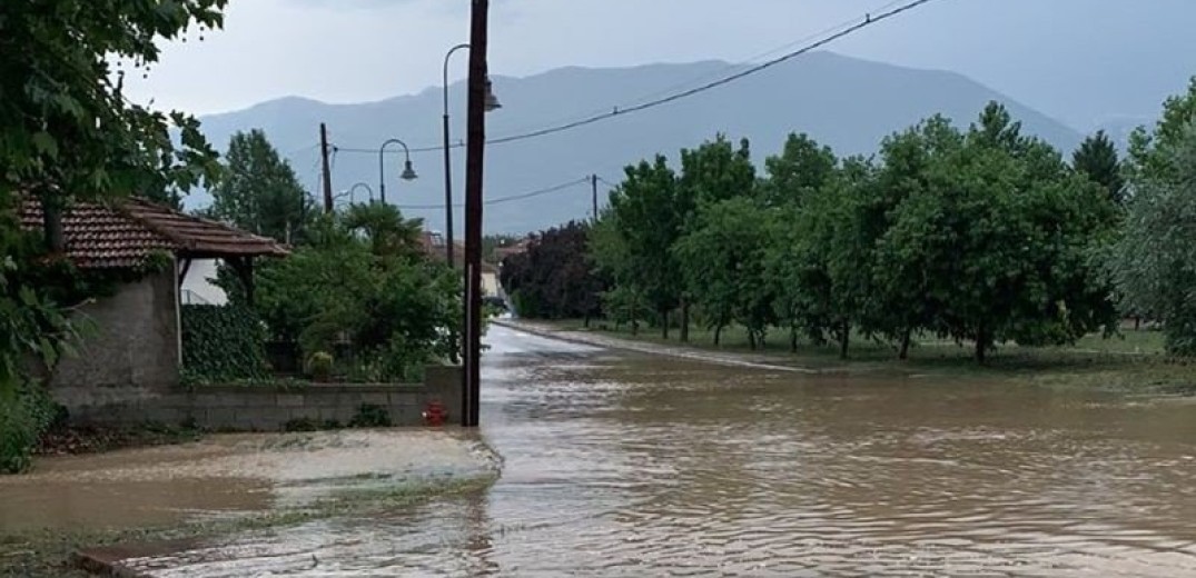 Θέρμη: Αγανακτισμένοι οι κάτοικοι των Βασιλικών με τις πλημμύρες - «Καταστρέφονται οι περιουσίες μας» (βίντεο)