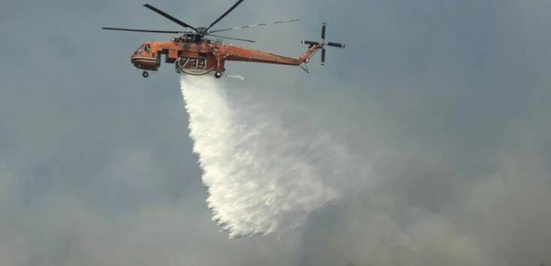 Φωτιά στην Κύθνο: Απεγκλωβισμός ατόμων από παραλία 