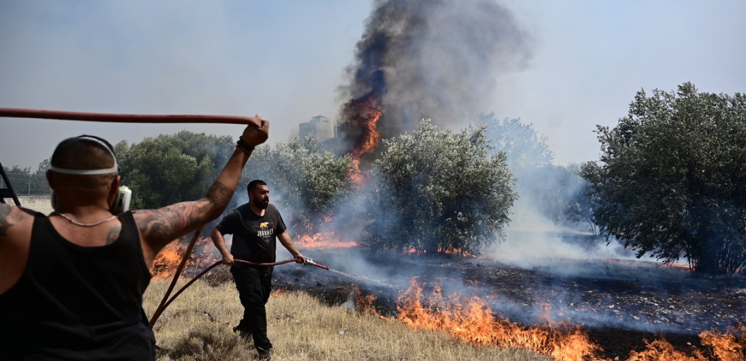 Μάχη με τις αναζωπυρώσεις - Νέο μήνυμα για εκκένωση από το 112