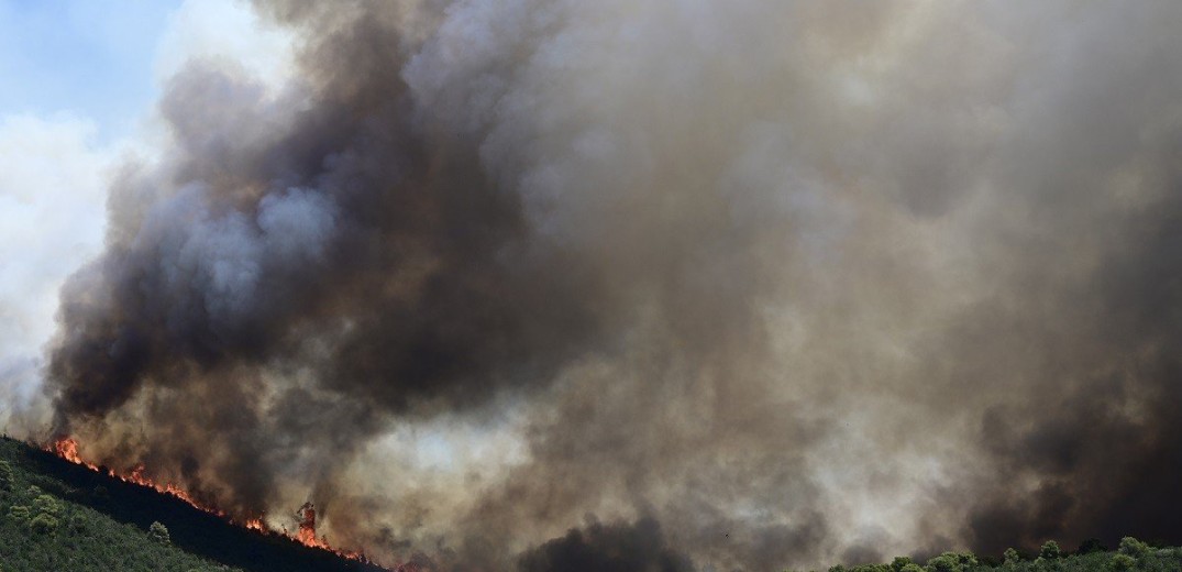 Φωτιά στη Ροδόπη: Εκκενώνεται η Γρατινή 