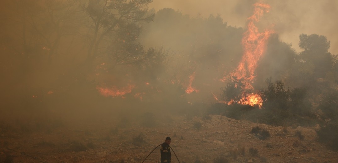 Κρίσιμη και ανησυχητική η κατάσταση στην Κάρυστο - Σε πλήρη εξέλιξη η πύρινη «κόλαση»