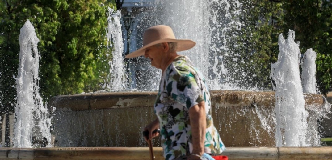 Άδειες, αλλαγές ωραρίου και τηλεργασία - Όλα τα μέτρα για τους εργαζόμενους σε δημόσιο και ιδιωτικό τομέα εν μέσω καύσωνα (βίντεο)