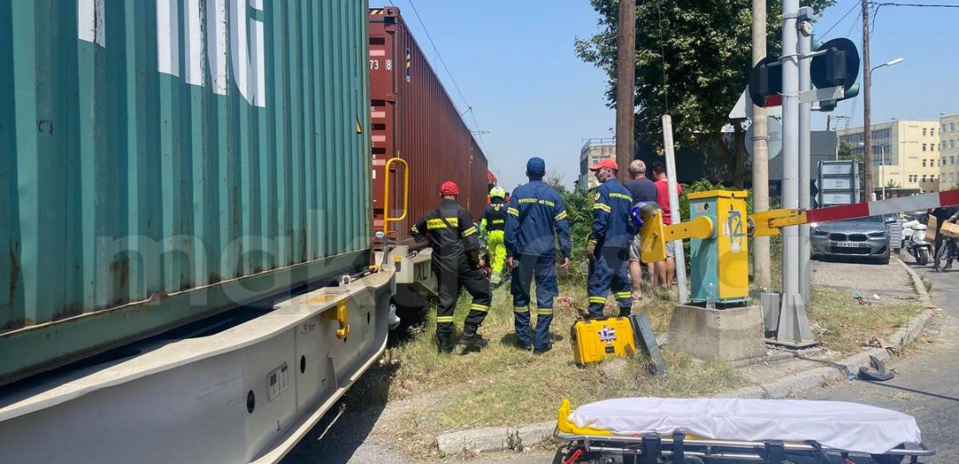 Θεσσαλονίκη: Μοτοσικλέτα παρασύρθηκε από τρένο στη Μοναστηρίου - Νεκρός ο οδηγός της μηχανής (βίντεο, φωτ.)