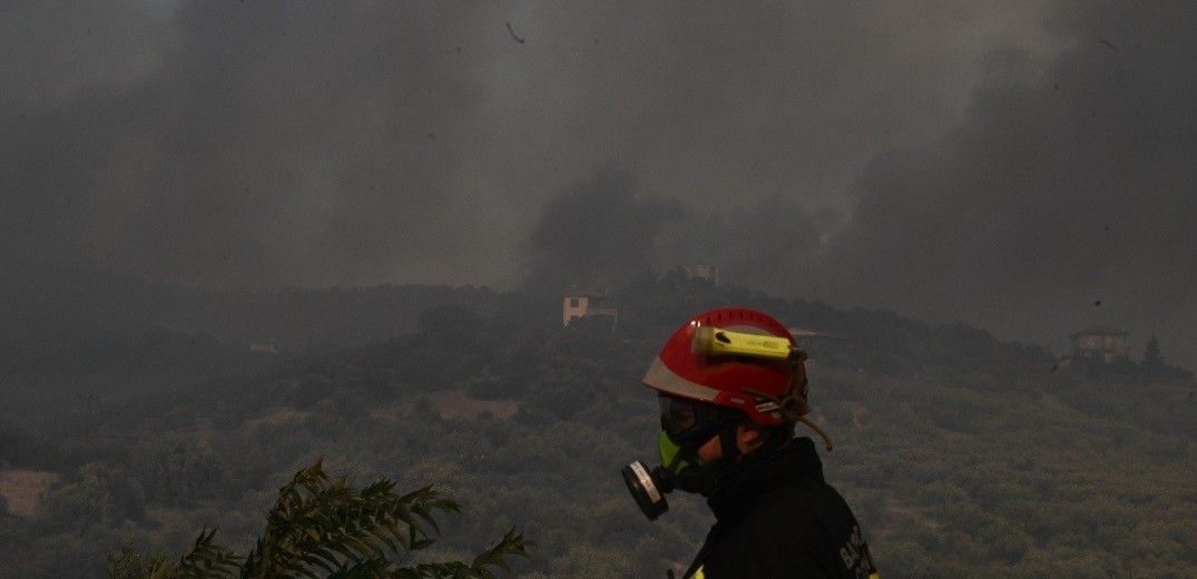 Βόλος: Αλλεπάλληλες εκκενώσεις - Εκρήξεις από την αποθήκη πυρομαχικών έγιναν αισθητές στην πόλη