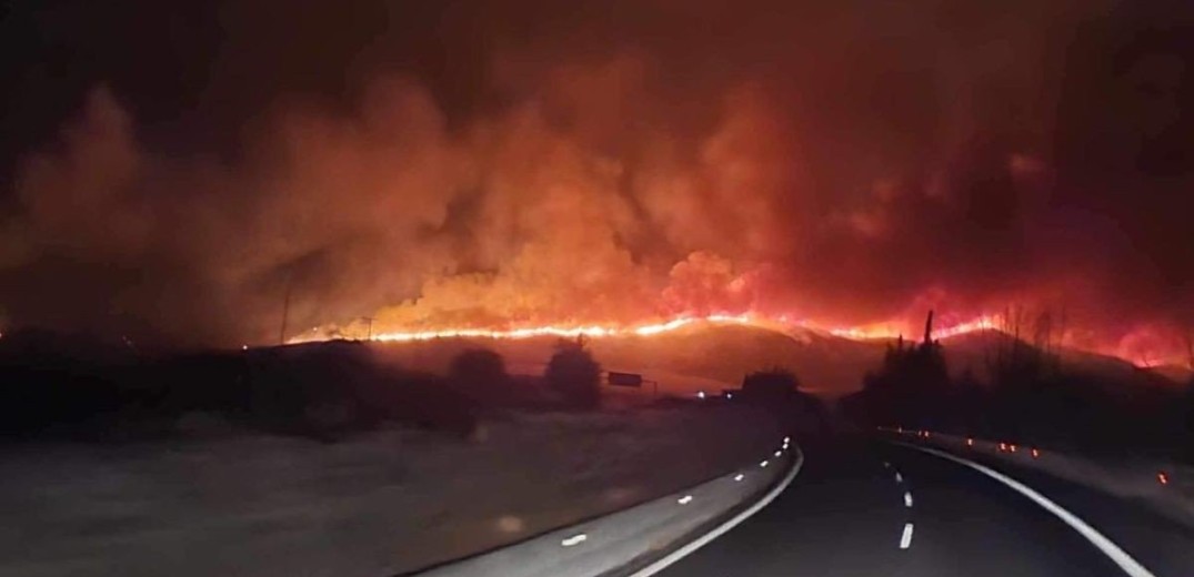 Μαγνησία: Πολλές εστίες καίνε ανεξέλεγκτες - Περικυκλωμένο και χωρίς νερό το Σέσκλο (βίντεο & φωτ.)