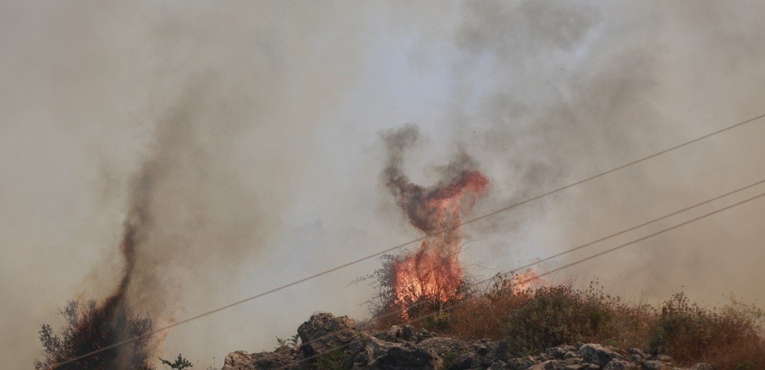 Κέρκυρα: Βελτιώνεται η εικόνα της πυρκαγιάς - Μάχη για να περιοριστούν οι αναζωπυρώσεις (βίντεο)