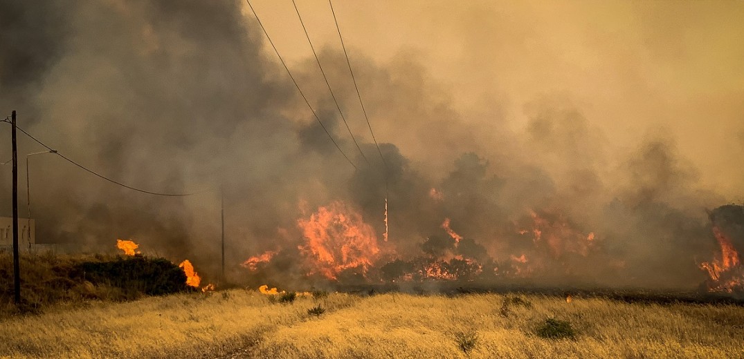 Νέες αναζωπυρώσεις στη Ρόδο (βίντεο)