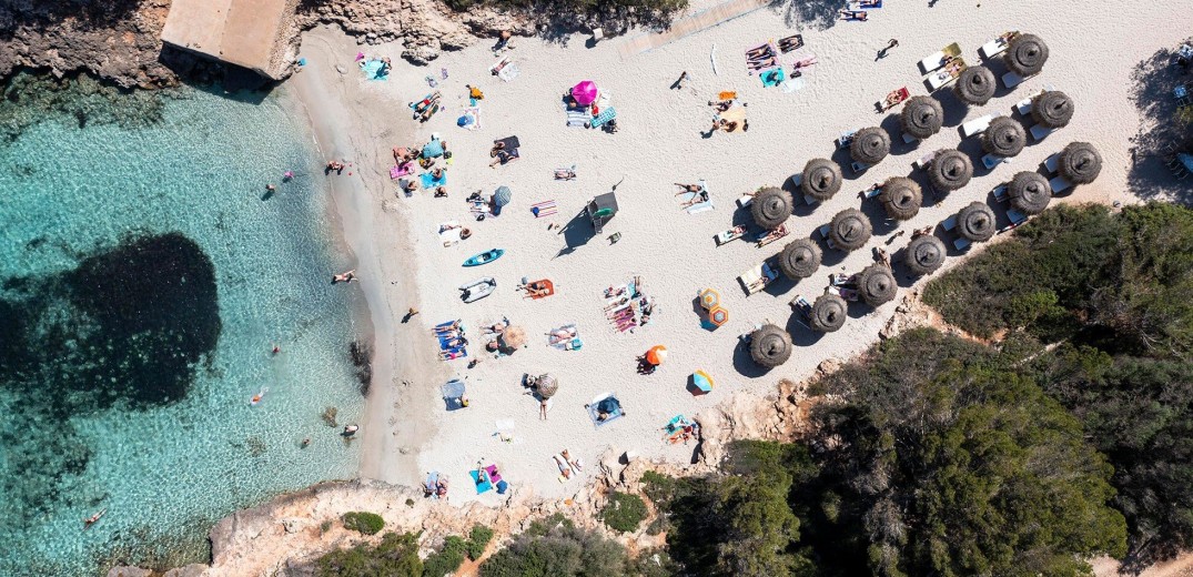 Τις παραλίες και τα... μάτια τους: O ευρωπαϊκός Νότος προσέχει για να... έχει