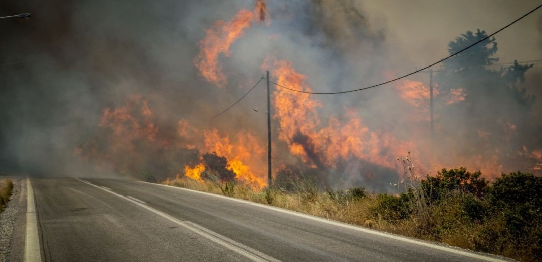 Νέο μήνυμα από το 112 στη Ρόδο - Εκκενώνεται και ο Κάλαθος (βίντεο & φωτ.)