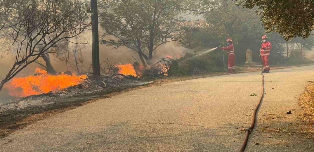 Φωτιά στην Αλεξανδρούπολη: Μέσα στο χωριό Δωρικό οι φλόγες (βίντεο)