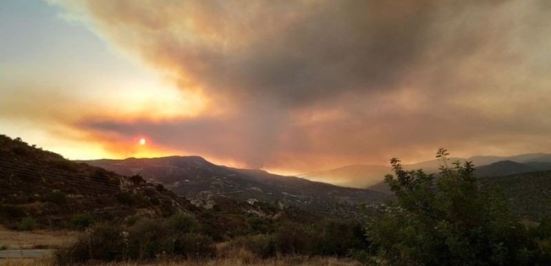 Ολονύχτια μάχη με τις φλόγες στην Κύπρο: Απειλήθηκαν χωριά στη Λεμεσό - Καταφθάνουν δυο ελληνικά Canadair