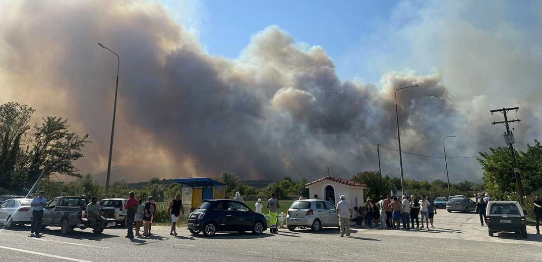 Καβάλα: Δύο πύρινα μέτωπα σε Αβραμυλιά και Διαλεκτό