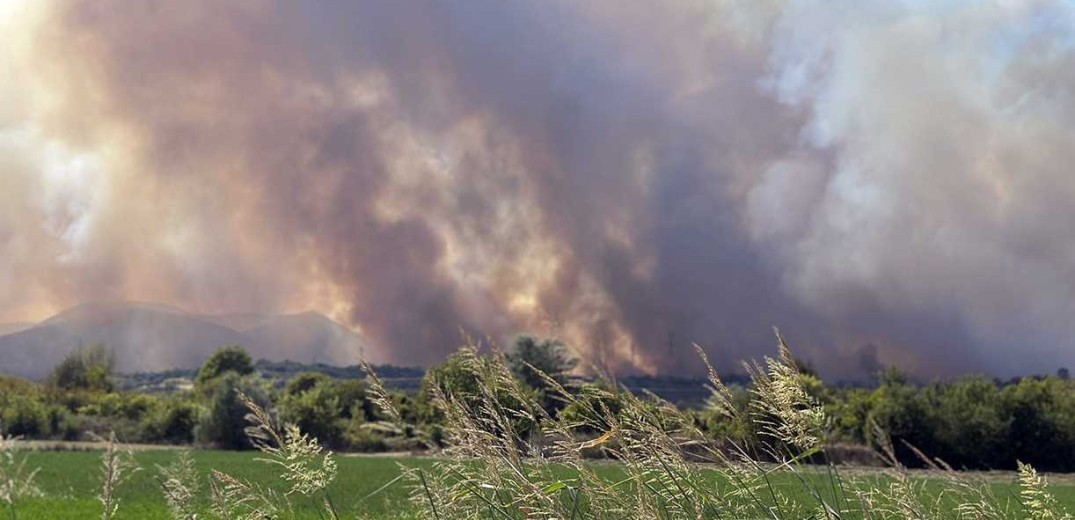 Πολύ υψηλός κίνδυνος πυρκαγιάς αύριο σε πέντε Περιφέρειες