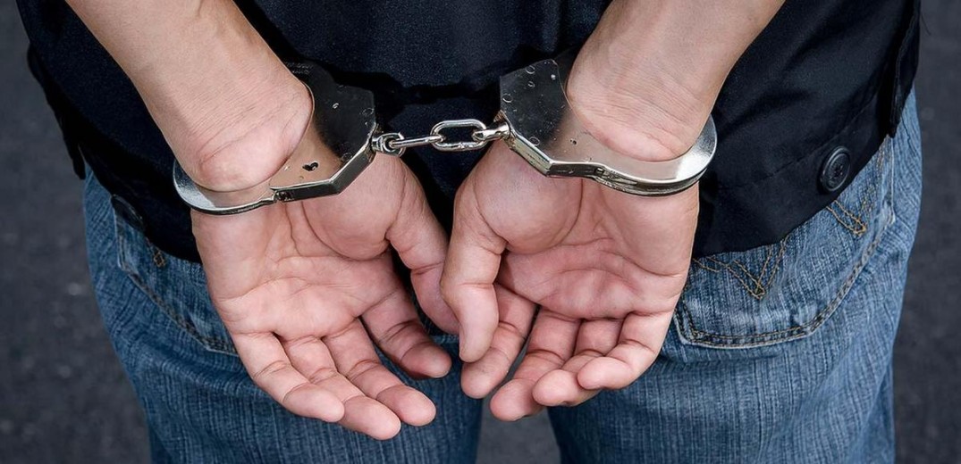 Συνελήφθη 30χρονος για ενδοοικογενειακή απειλή, εξύβριση και συκοφαντική δυσφήμηση μέσω διαδικτύου