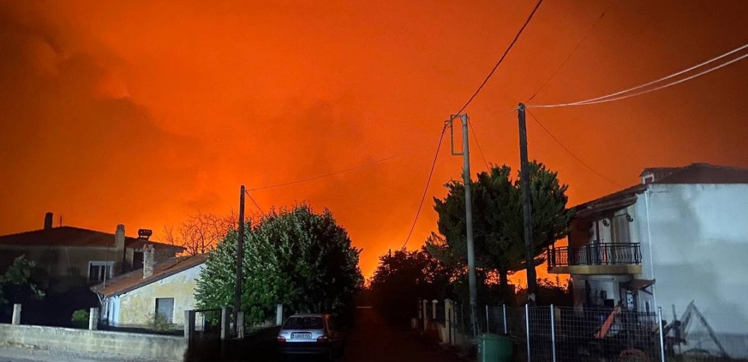 Παραμένουν αντιμέτωπες με αναζωπυρώσεις οι δυνάμεις της πυροσβεστικής σε Έβρο και Ροδόπη