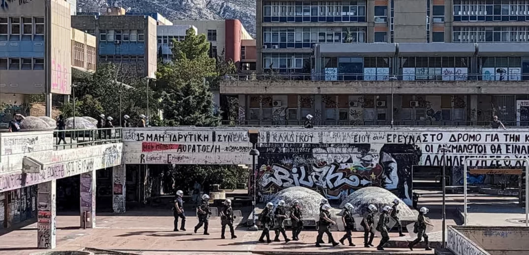 Επεισόδια στο ΕΜΠ: Φοιτήτρια παρασύρθηκε από μηχανή των ΔΕΛΤΑ και τραυματίστηκε στο κεφάλι