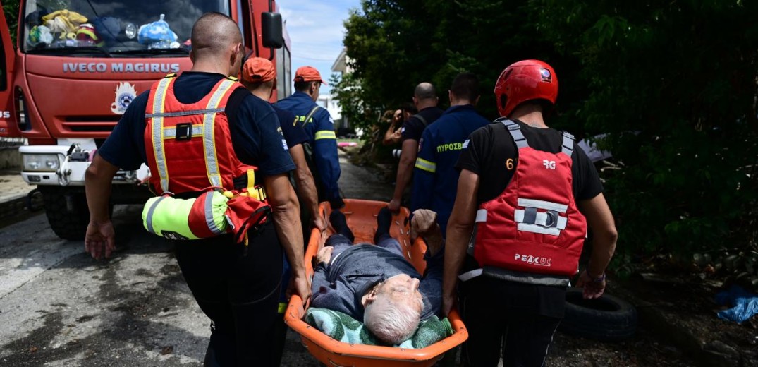 Απίστευτες εικόνες από τους απεγκλωβισμούς κατοίκων στον Παλαμά (φωτ.) 