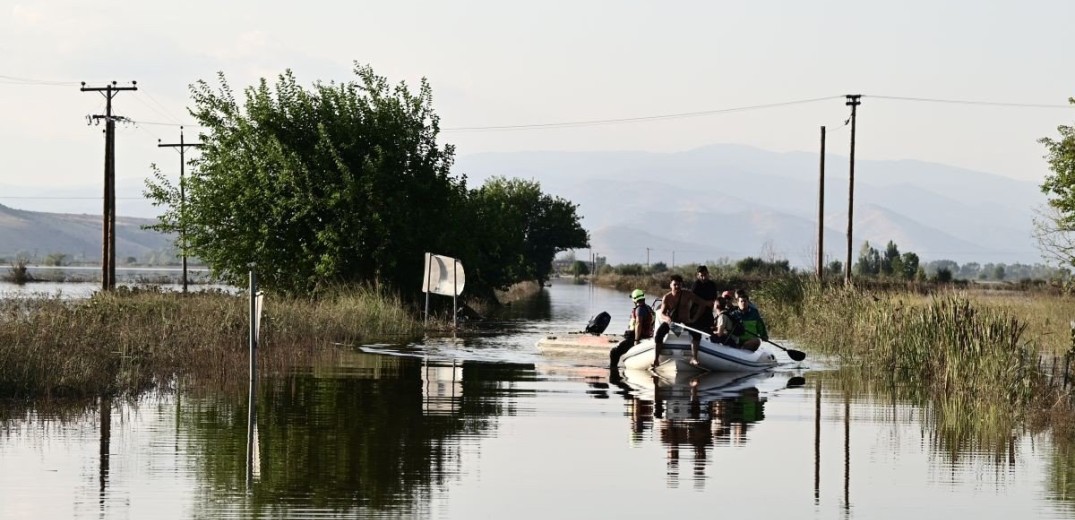 Κακοκαιρία «Daniel»: Αγωνιώδης επιχείρηση για τον εντοπισμό μητέρας και γιου στη Μεταμόρφωση Καρδίτσας