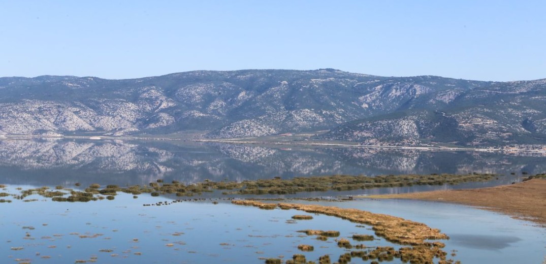 Θεσσαλία: Με drones παρακολουθεί τη στάθμη της λίμνης Κάρλα η πυροσβεστική 