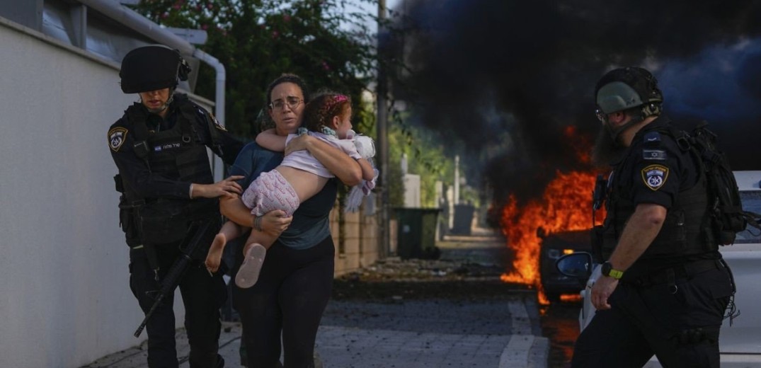 Το Ισραήλ δεν επιβεβαιώνει προς το παρόν τις αναφορές για δολοφονίες 40 μωρών από τη Χαμάς