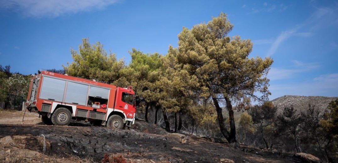 Συνελήφθησαν ένας 61χρονος και μία 50χρονη για εμπρησμούς στη Νέα Μάκρη - Ψάχνουν και έναν 16χρονο