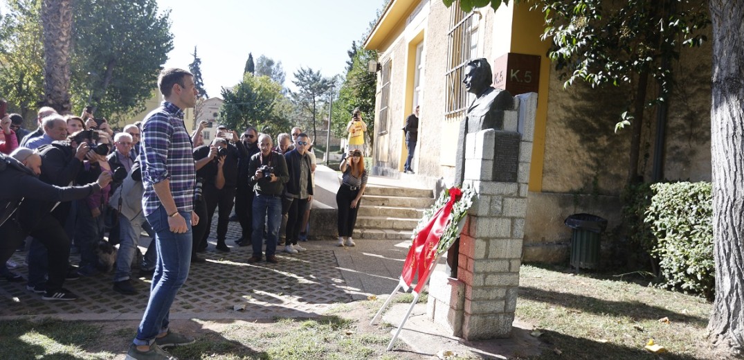 ΣΥΡΙΖΑ: Πρόεδρος και νεολαία για πρώτη φορά κατέθεσαν ξεχωριστά στεφάνια για το Πολυτεχνείο (βίντεο, φωτ.)