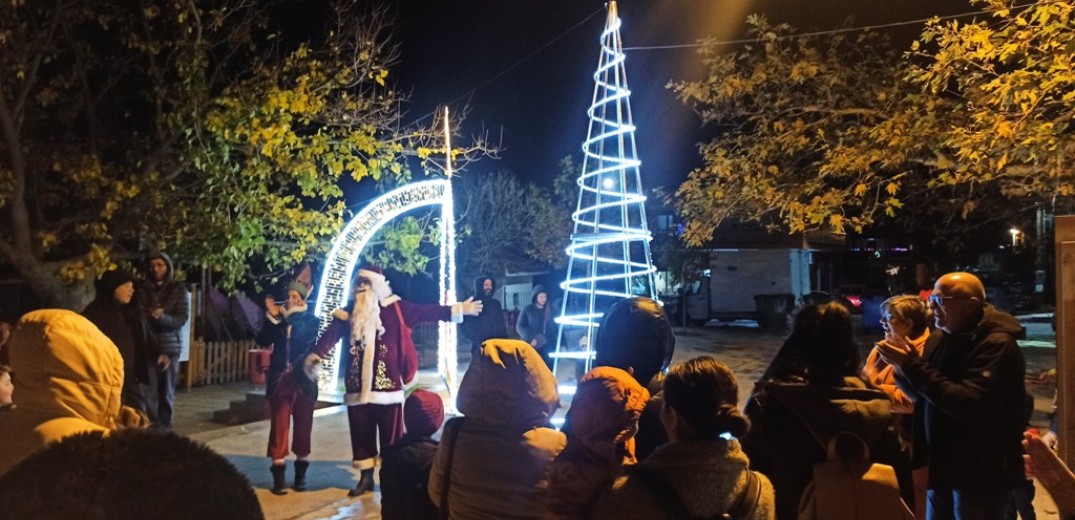  Δ. Ωραιοκάστρου: Φωταγωγήθηκαν τα χριστουγεννιάτικα δέντρα σε Λητή, Πετρωτό, Μονόλοφο, Νεοχωρούδα και Νέα Φιλαδέλφεια (φωτ.)