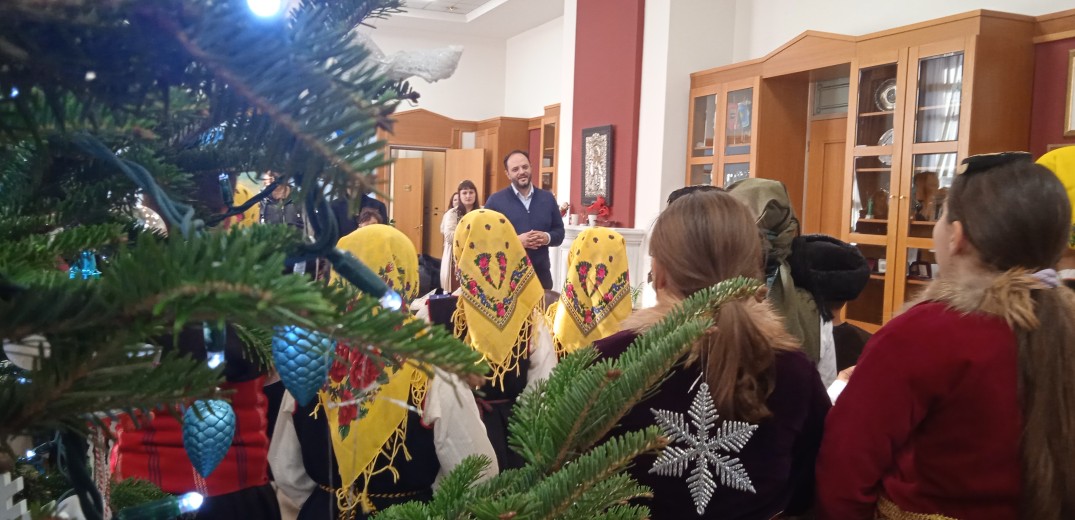 Κάλαντα, ευχές και συγκίνηση στο γραφείο του απερχόμενου δημάρχου Καλαμαριάς, Γ. Δαρδαμανέλη