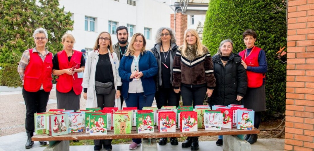 Θεσσαλονίκη: Δώρα και χαμόγελα στους μικρούς ασθενείς στο νοσοκομείο Παπαγεωργίου