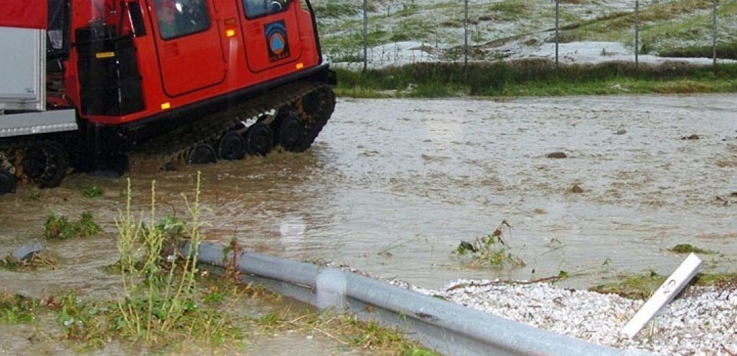 Ηλεία: Ψάχνουν για έκτη ημέρα τον 45χρονο που παρασύρθηκε με το ΙΧ από ορμητικά νερά χειμάρρου