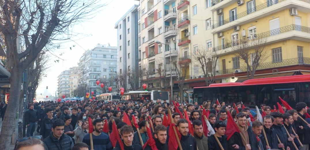 Θεσσαλονίκη: Στους δρόμους φοιτητές, μαθητές, καθηγητές για τα ιδιωτικά πανεπιστήμια (βίντεο, φωτ.)