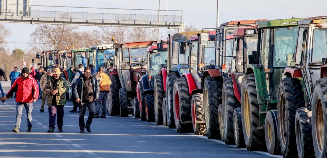 Τρίκαλα: Αγρότες απέκλεισαν για λίγη ώρα την Ε.Ο. Τρικάλων-Λάρισας