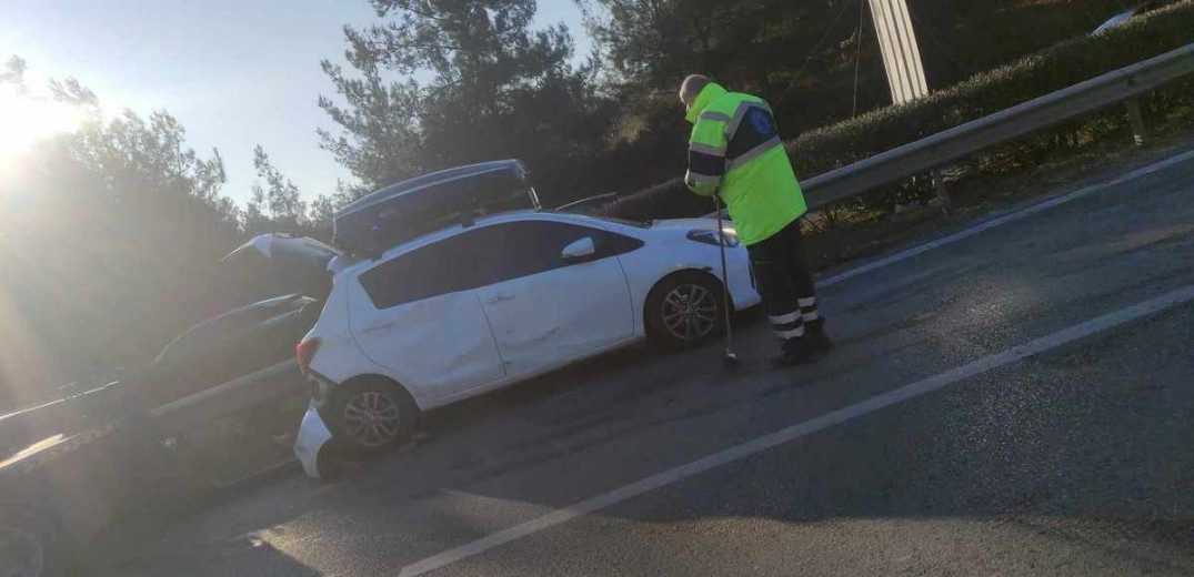 Θεσσαλονίκη: Σύγκρουση τριών οχημάτων στον περιφερειακό