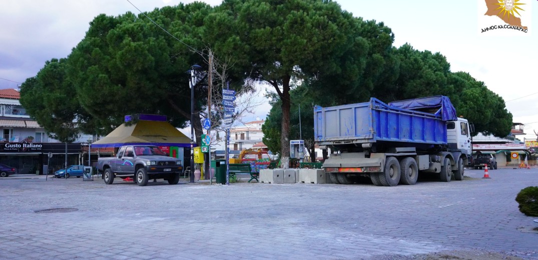 Χαλκιδική: Ολοκληρώνεται το λίφτινγκ στην πλατεία Χανιώτης - Δείτε φωτογραφίες