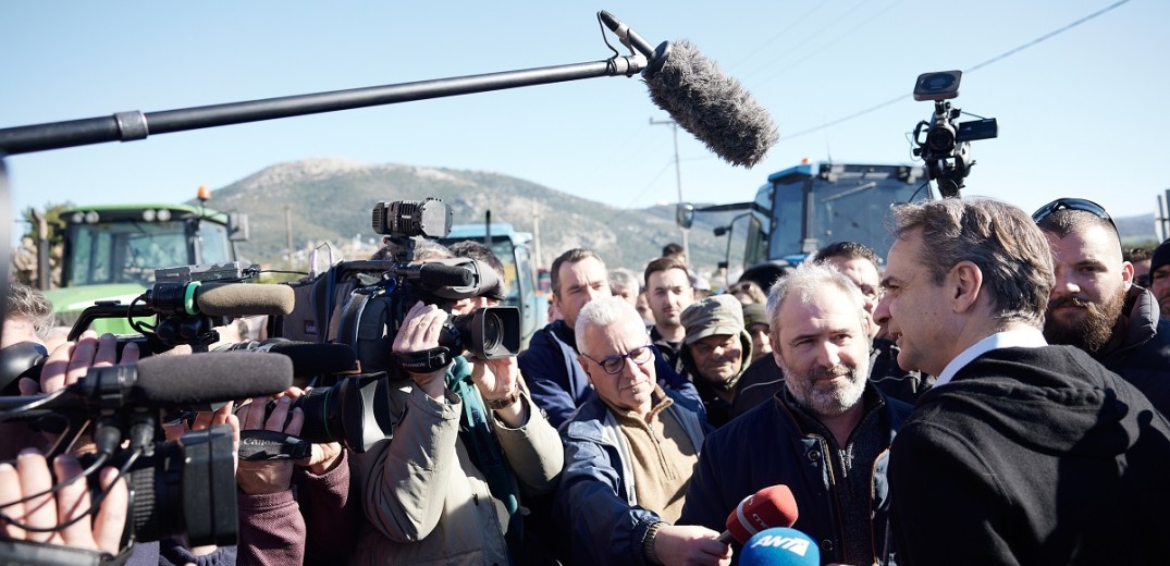 Μητσοτάκης σε μπλόκο αγροτών στη Βόνιτσα: «Ούτε γκαρσόνια θα γίνετε ούτε θα φύγετε στη Γερμανία» - Δείτε βίντεο