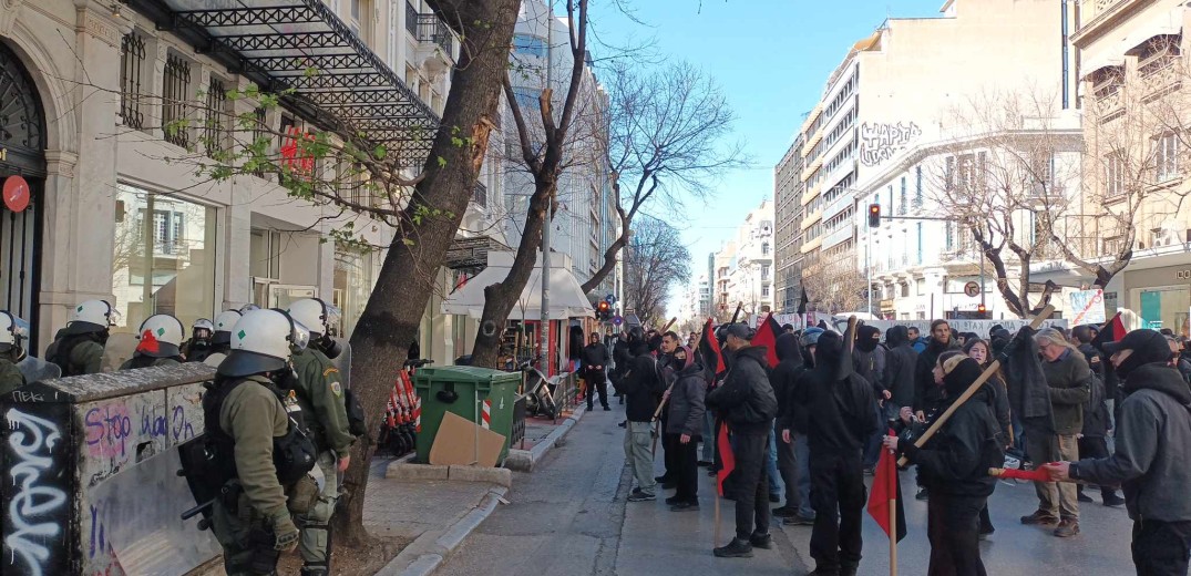 Θεσσαλονίκη: Ένταση μεταξύ αστυνομίας και διαδηλωτών στην Τσιμισκή - Στους δρόμους για έκτη εβδομάδα φοιτητές και εκπαιδευτικοί (βίντεο)