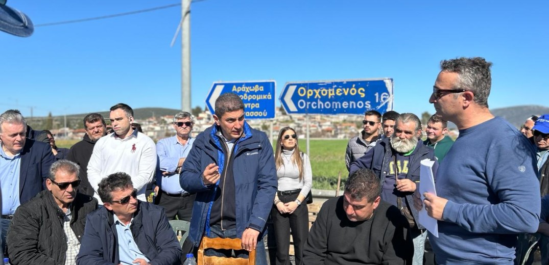 Στο μπλόκο του Κάστρου Βοιωτίας ο Λευτέρης Αυγενάκης