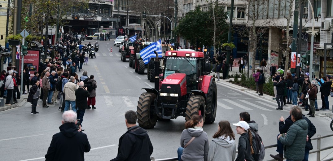 Eπιστρέφουν στα μπλόκα οι αγρότες - Έφυγαν από το Σύνταγμα (βίντεο)