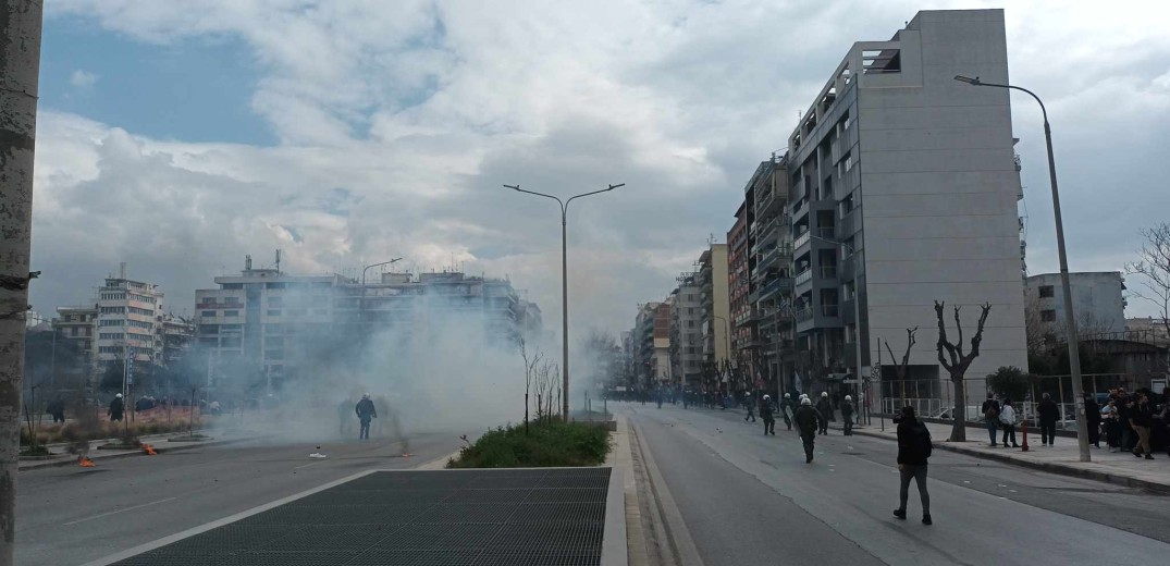 Θεσσαλονίκη: Αναβλήθηκε η δίκη για τους τρεις συλληφθέντες στα επεισόδια από την πορεία για τα Τέμπη