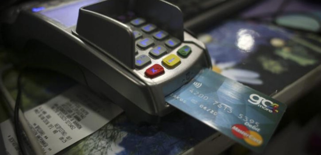 Με μικρότερες χρεώσεις στα POS λαϊκές αγορές και ταξί