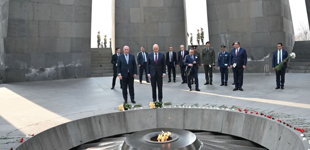 Συνεργασία σε αμυντικά προγράμματα με την Αρμενία ανήγγειλε ο Ν. Δένδιας (φωτ.)