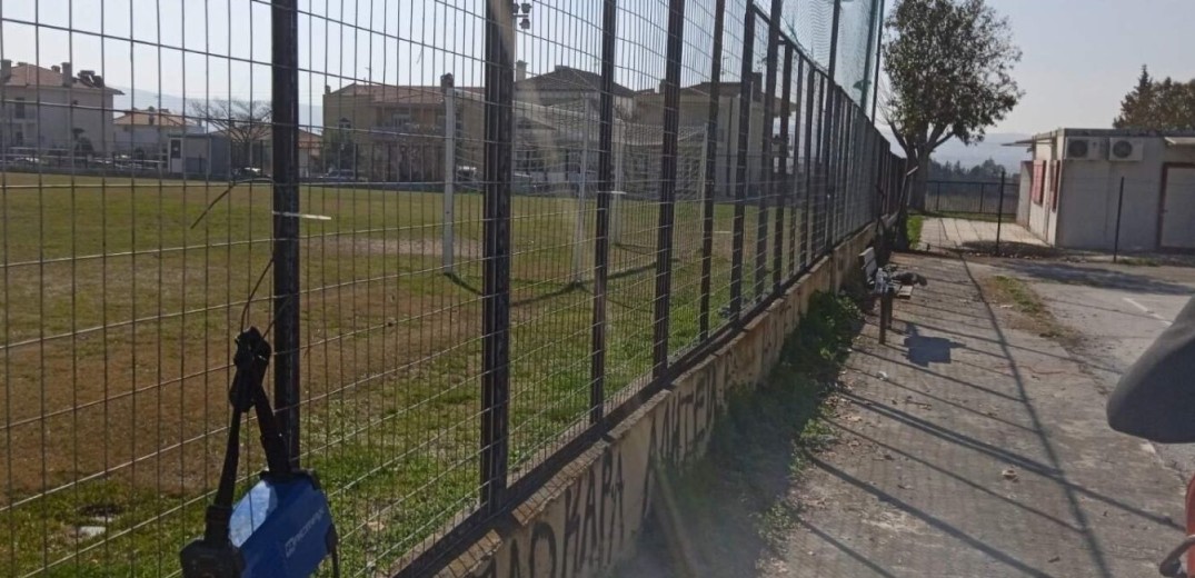 Δήμος Θέρμης: Εργασίες συντήρησης σε ποδοσφαιρικά και κλειστά γήπεδα