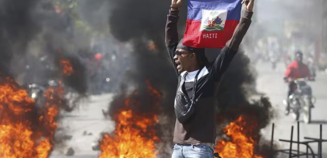 Χάος στην Αϊτή: Η πρωτεύουσα Πορτ-ο-Πρενς «παράλυτη», στο έλεος των συμμοριών