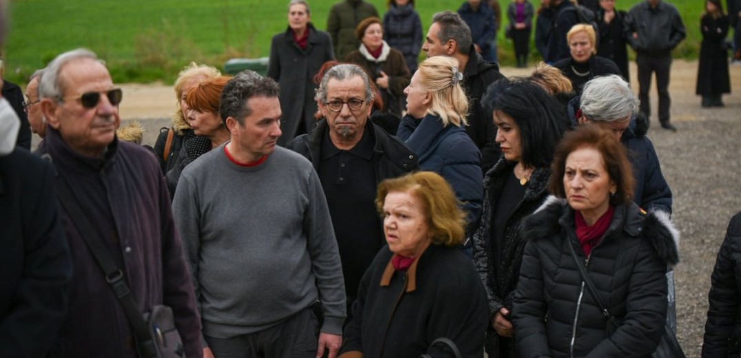 Τελέστηκε τρισάγιο στη μνήμη των 58 νεκρών των Τεμπών (βίντεο, φωτ.)