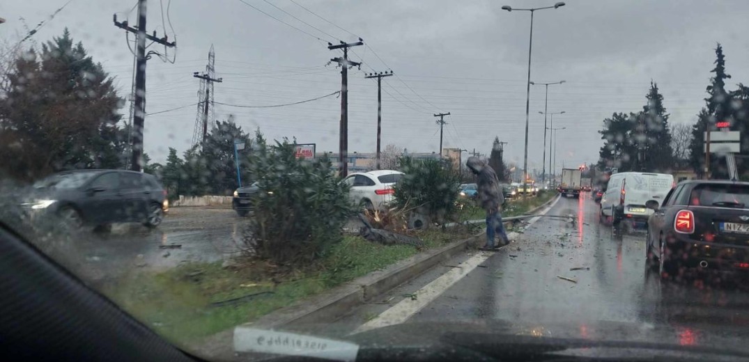 Θεσσαλονίκη: Τροχαίο ατύχημα στην Συμμαχική οδό Ωραιοκάστρου (φωτ.)