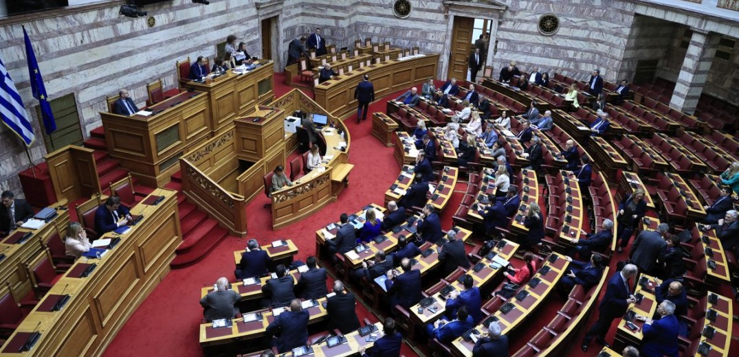 Βουλή: Την Τετάρτη στην Ολομέλεια το πόρισμα της Εξεταστικής για τα Τέμπη